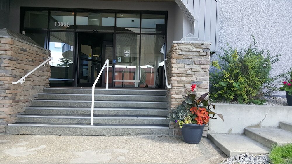 Фото Coast West Edmonton Hotel & Conference Centre