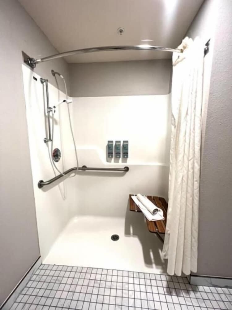 Фото Best Western Lighthouse Suites Inn