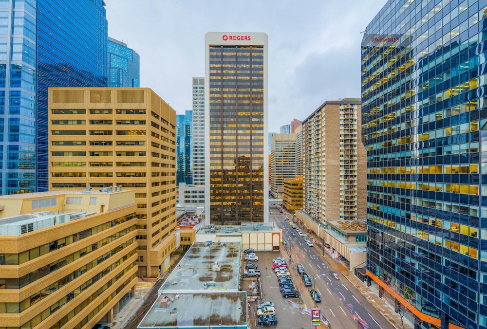 Фото Coast Calgary Downtown Hotel & Suites by Apa