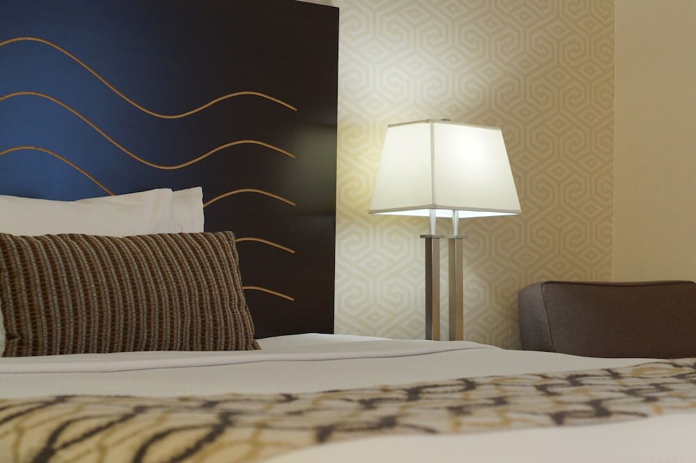 Фото Coast West Edmonton Hotel & Conference Centre