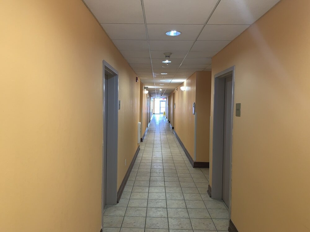 Фото Days Inn & Suites by Wyndham Albany