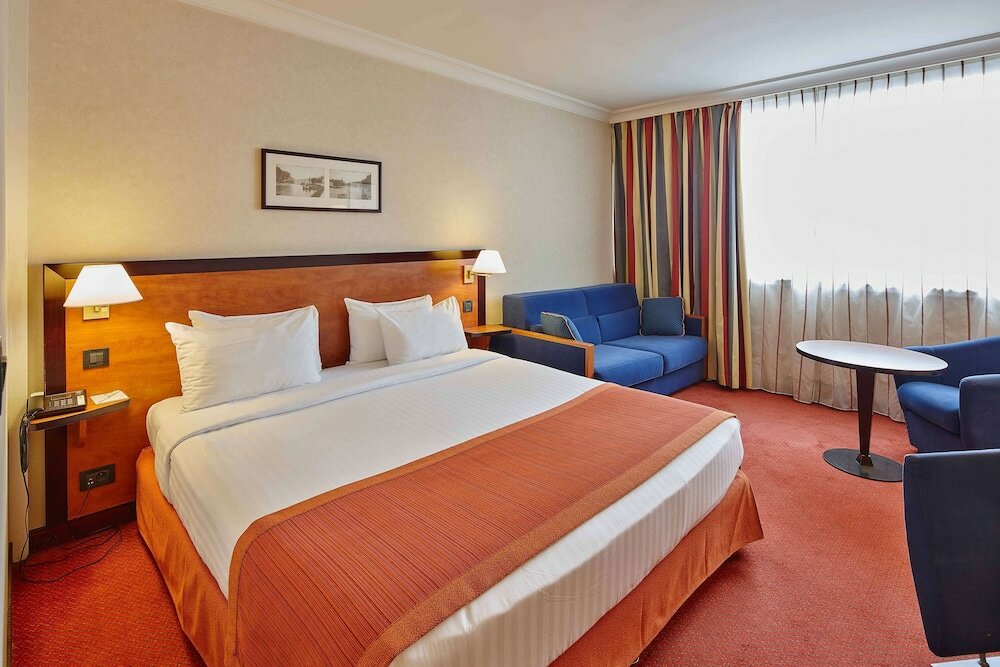 Фото Holiday Inn Paris-Versailles-Bougival