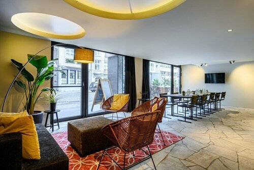 Внешний вид отеля Premier Suites Plus Antwerp в Антверпене, фото 1