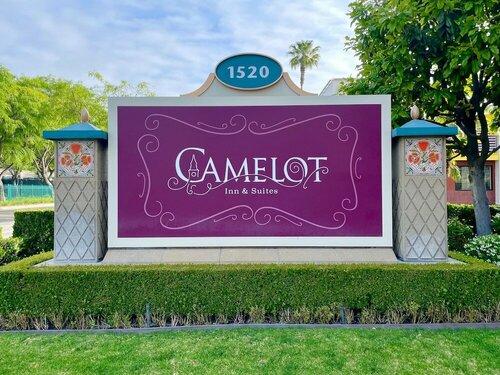 Гостиница Anaheim Camelot Inn & Suites в Анахайме
