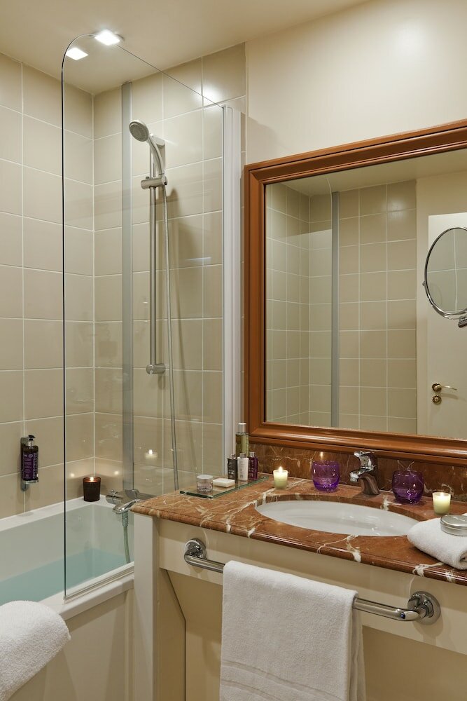 Фото Hôtel Barrière l'Hôtel du Lac