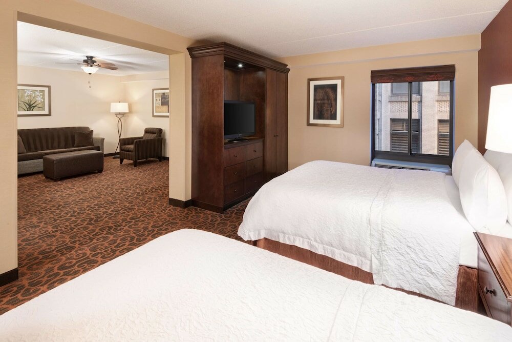 Фото Hampton Inn Cleveland-Downtown