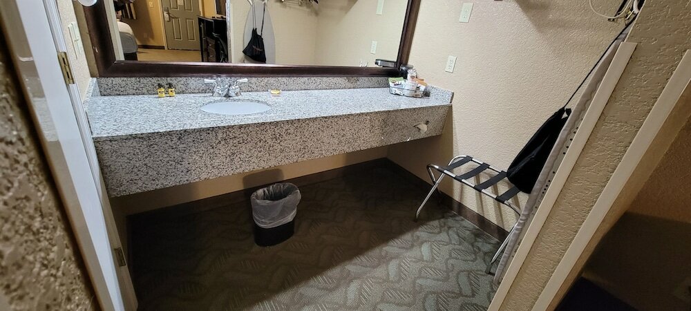 Фото Best Western Plus Bayshore Inn