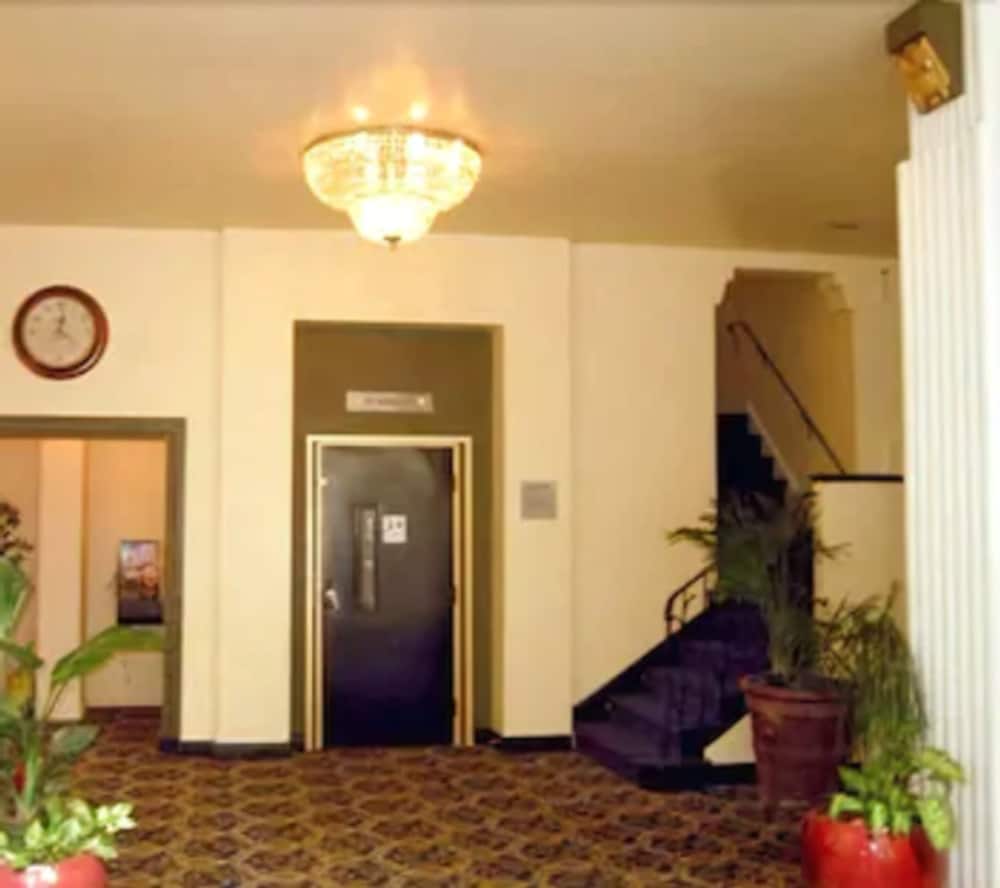 Фото Embassy Hotel