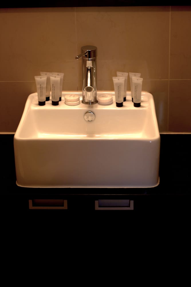 Фото Cromwell International Hotel