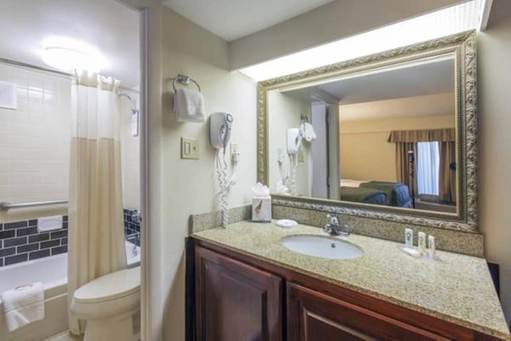 Фото Quality Inn Savannah Historic District