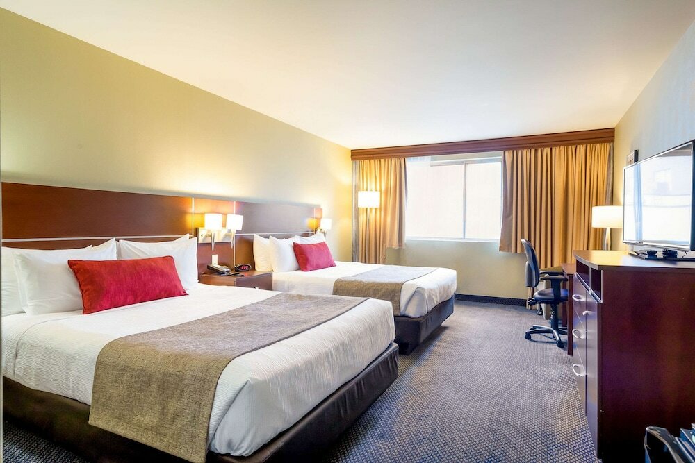 Фото Quality Inn & Suites Brossard