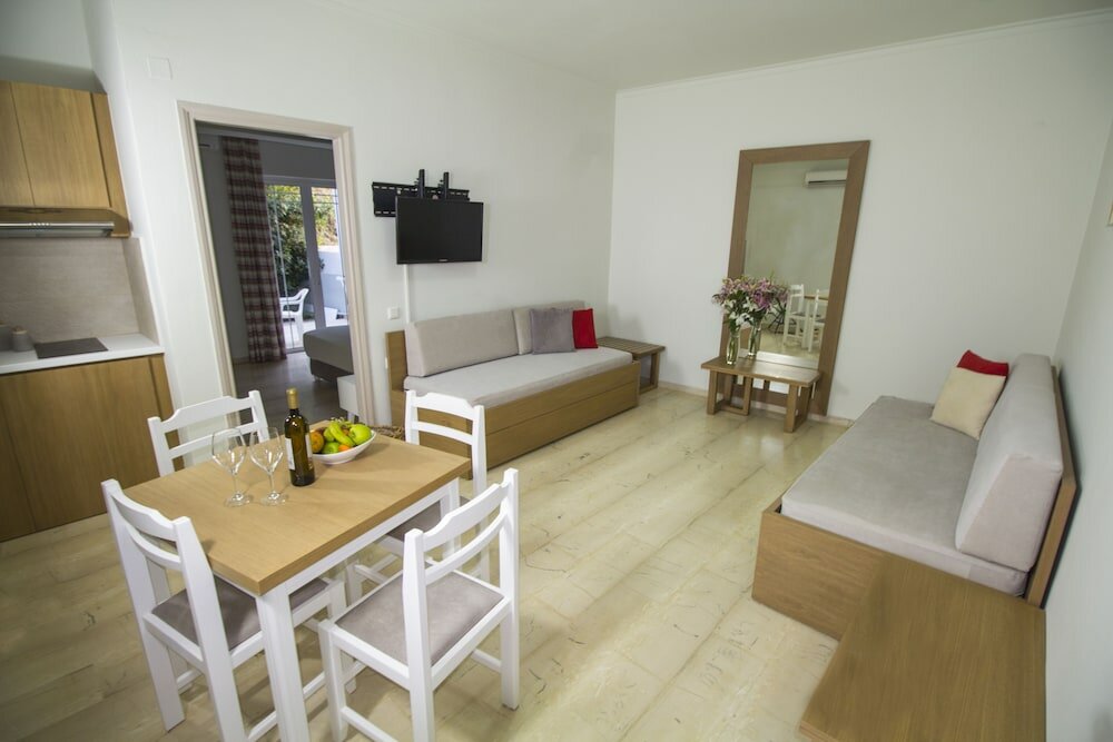 Фото Elia Stalos Apartments