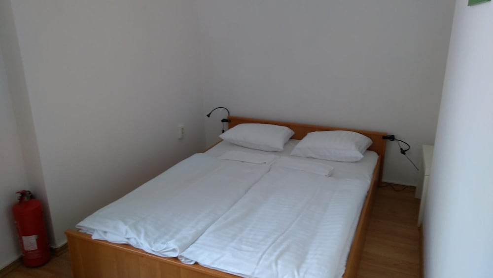 Фото Broadway City Guesthouse