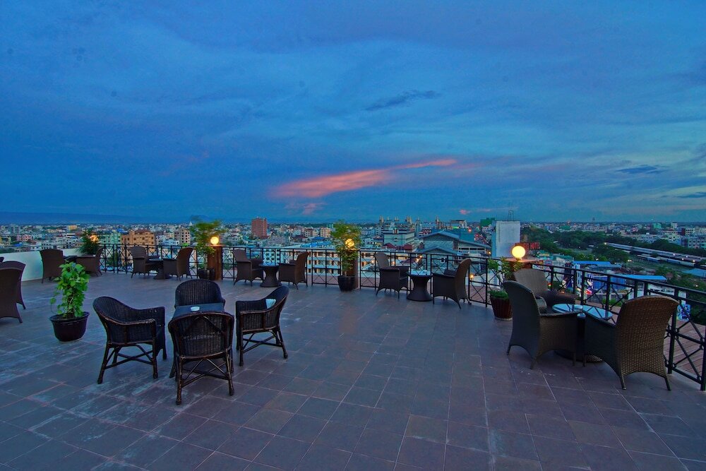 Фото Shwe Ingyinn Hotel