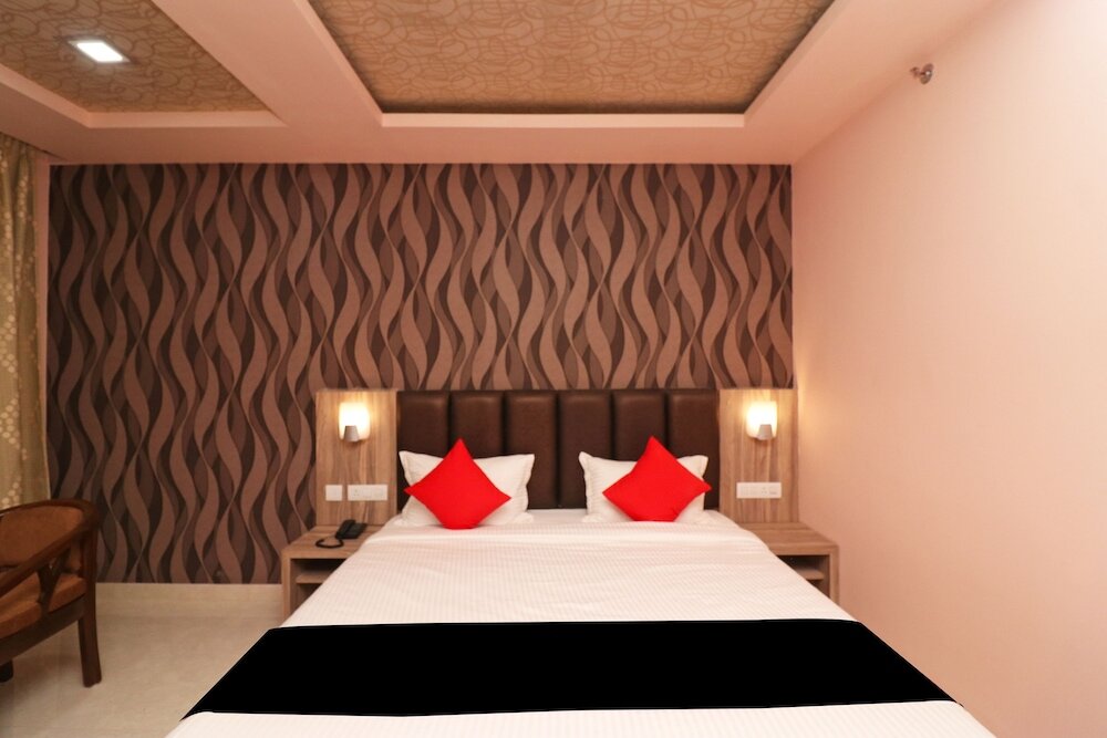 Фото Capital O 27765 Hotel VIP Square