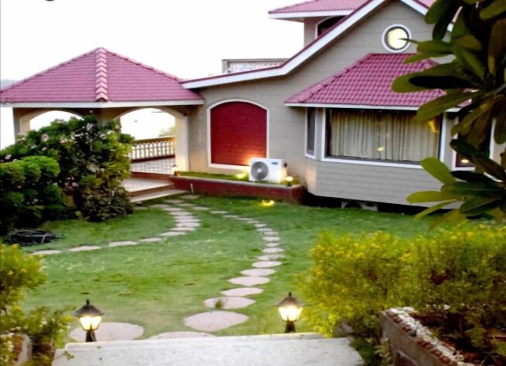 Фото Touchwood Resort Bhopal