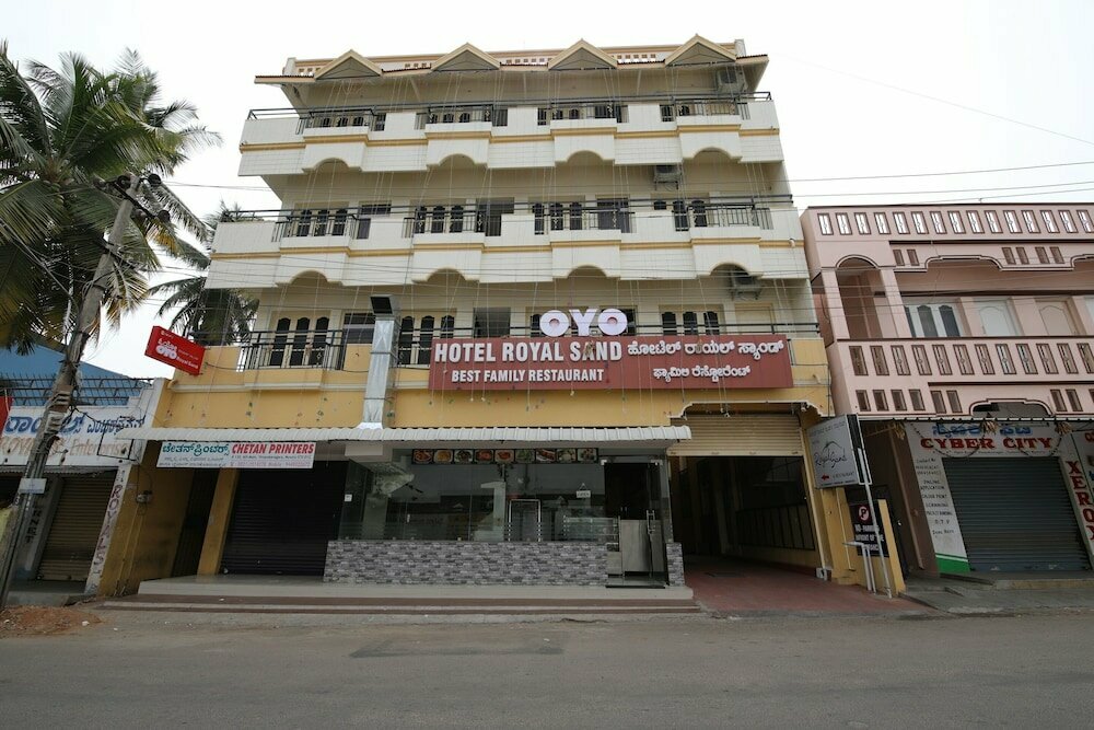 Hotel Oyo 28093 Royal Sand, Karnataka, photo