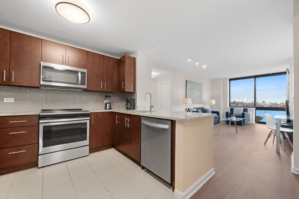 Фото Global Luxury Suites at Newport