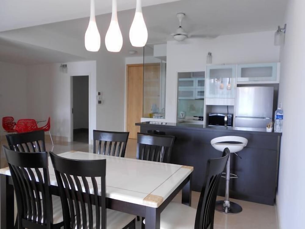 Фото Brunsfield Embassyview Condosuite