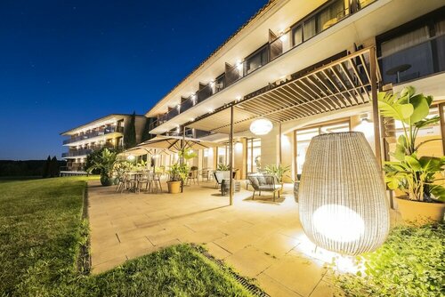 Внешний вид отеля Hotel Mas Solà в Санта-Колома-де-Фарнерсе, фото 4