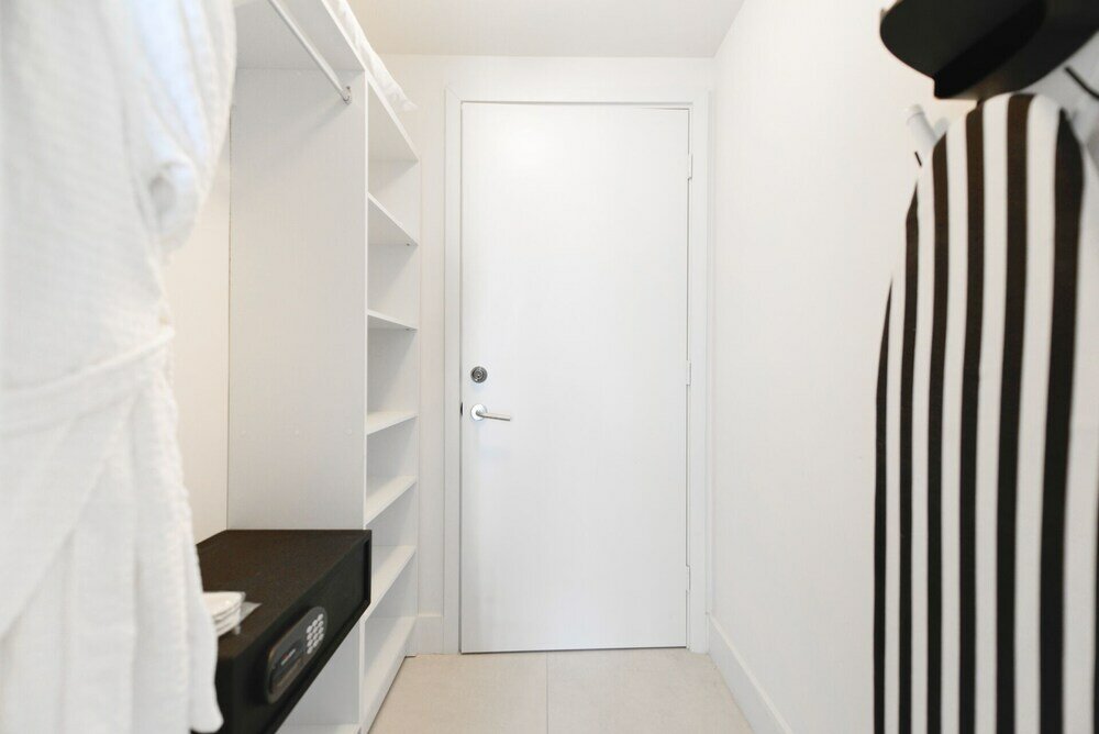 Фото Elegant condo with stunning ocean views