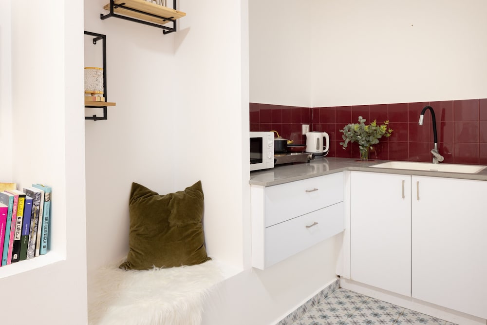 Фото Cozy Charm Stu Haifa Ctr by Sea N' Rent