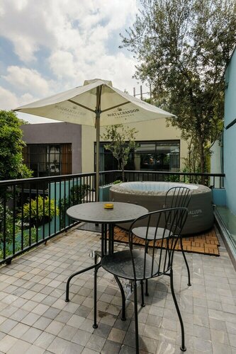 Гостиница Upscale 4br House in Condesa в Мехико