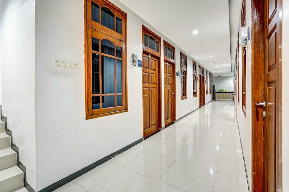 Hotel Oyo Flagship 90891 Parang Kusumo, Surabaya, photo