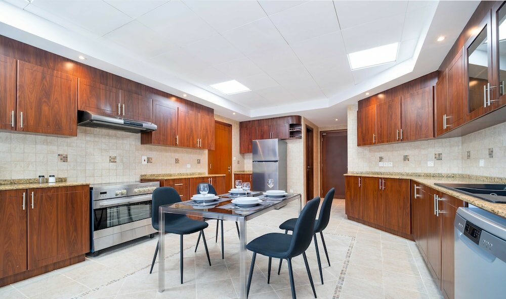 Фото Lux The Al Seef Marina 4 bed Suite