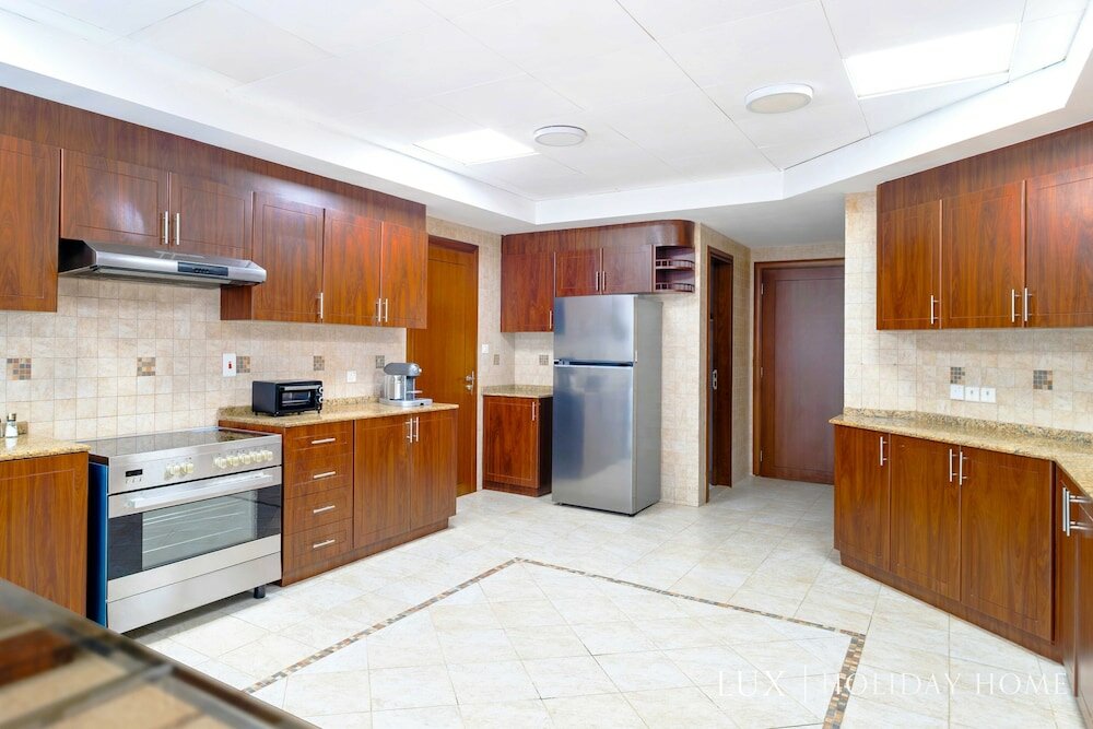 Фото Lux The Al Seef Marina 4 bed Suite