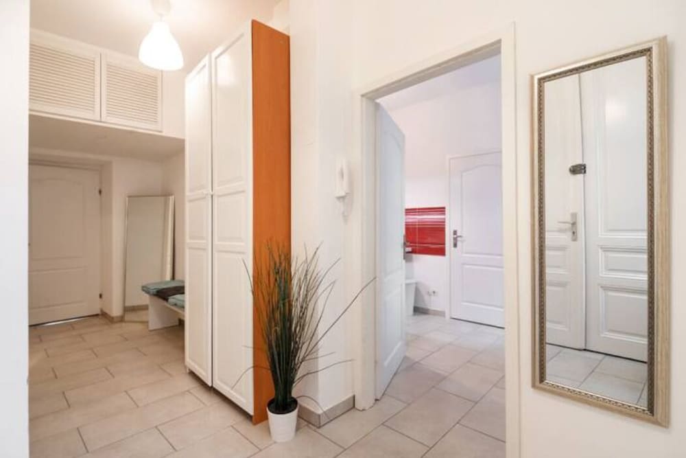 Фото City Apartment - 5 min to Metro