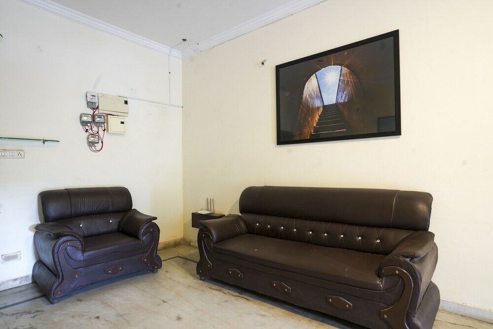 Фото IROOMZ Kalyan Residency