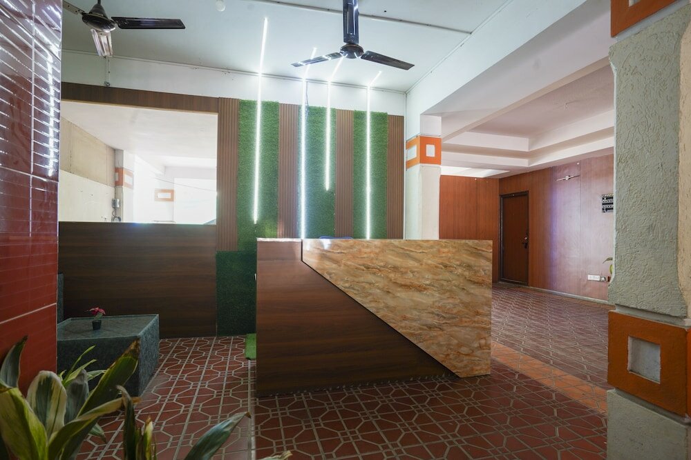 Фото IROOMZ Kalyan Residency