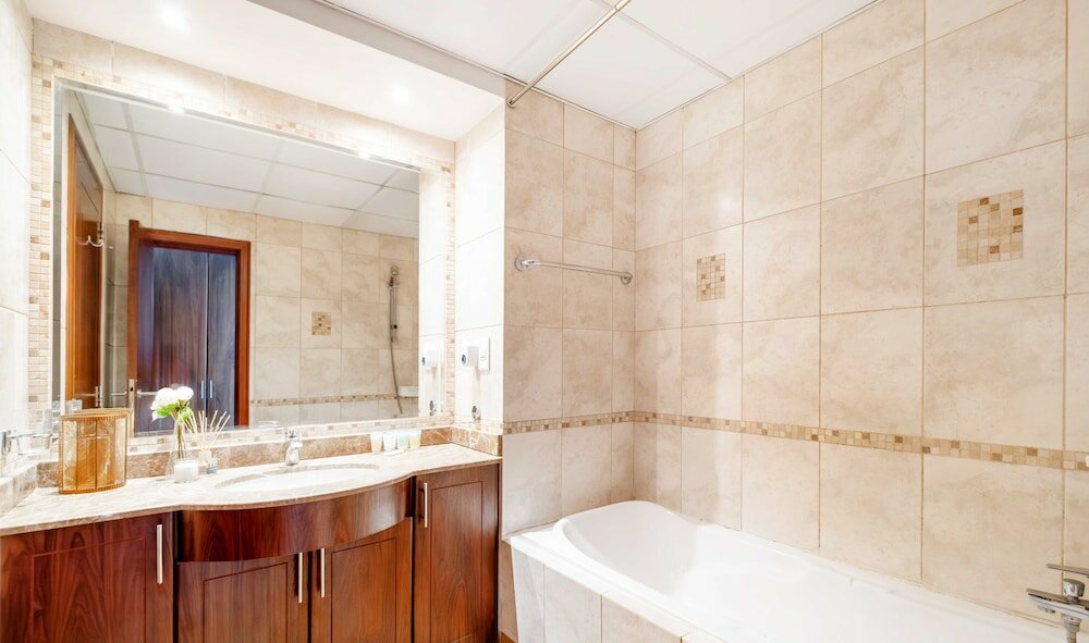 Фото Lux The Al Seef Marina 4 bed Suite