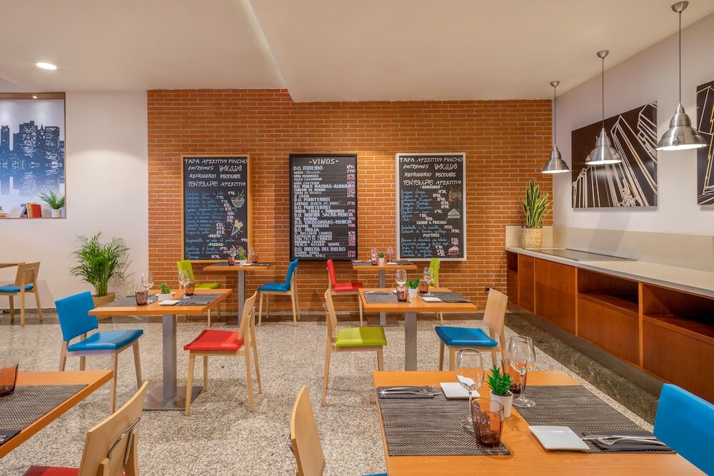 Фото Hotel Santiago Plaza Affiliated by Meliá