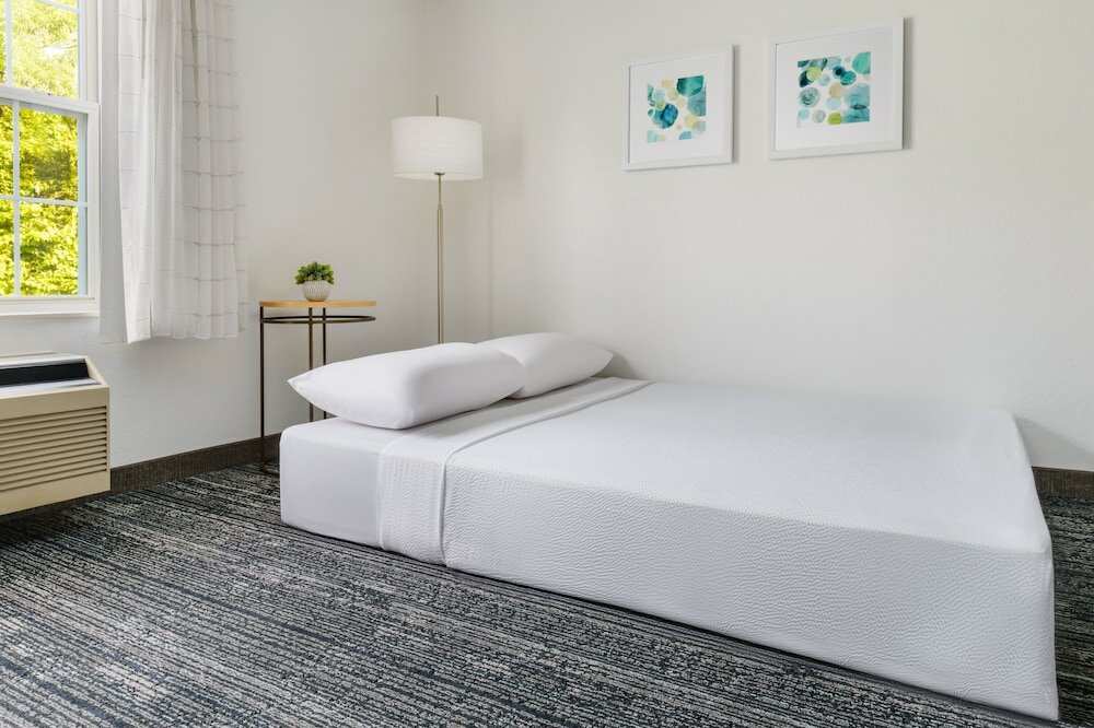 Фото TownePlace Suites by Marriott Manchester