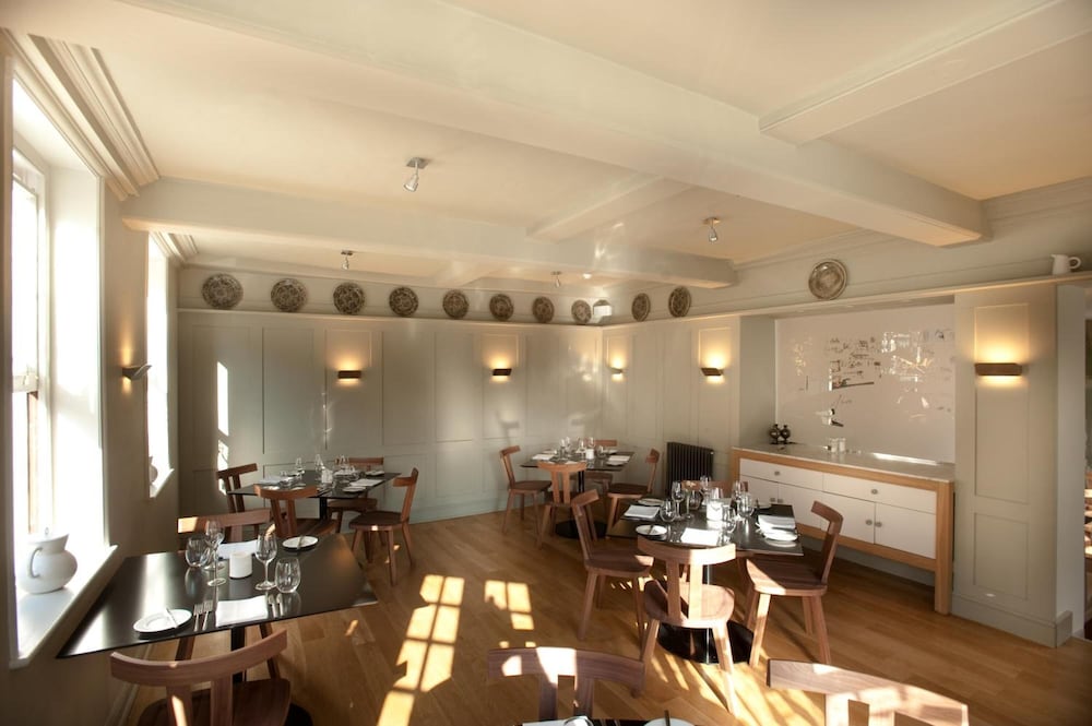 Фото The Crown hotel