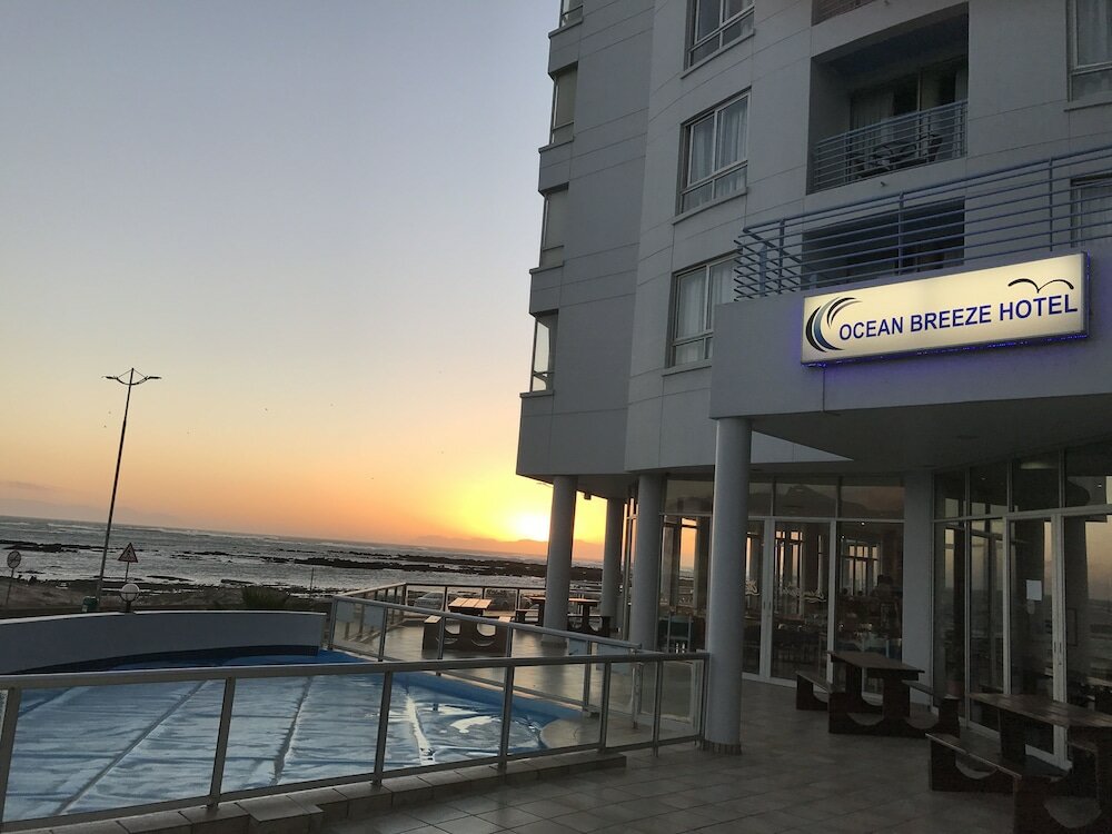 Фото Ocean Breeze Hotel