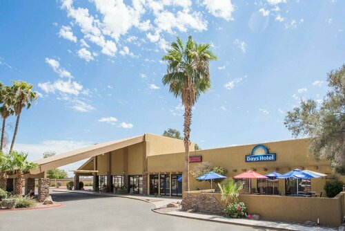 Гостиница Days Hotel by Wyndham Peoria Glendale Area в Пеории