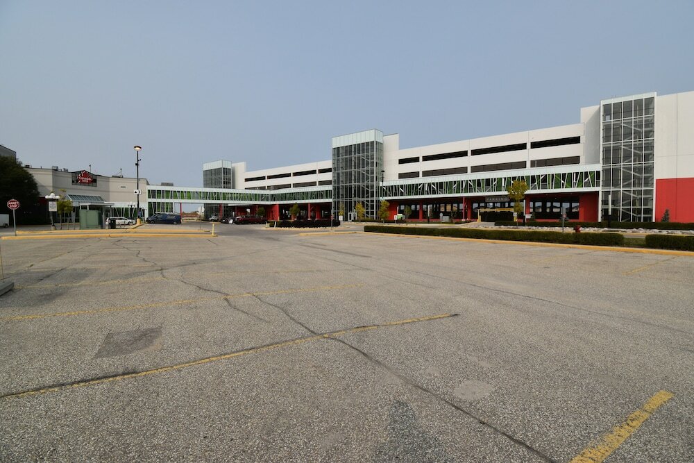 Фото Canad Inns Destination Centre Club Regent Casino Hotel