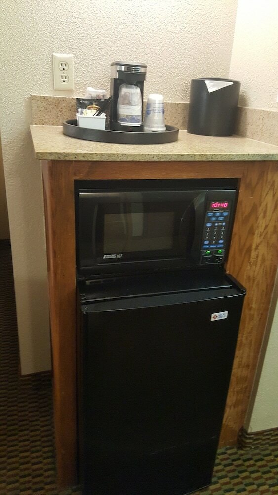 Фото Best Western Plus Airport Inn & Suites