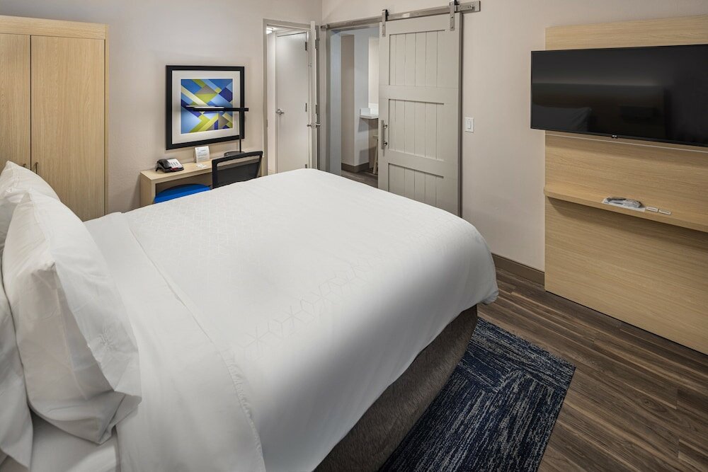 Фото Holiday Inn Express and Suites Atlanta Downtown, an Ihg Hotel