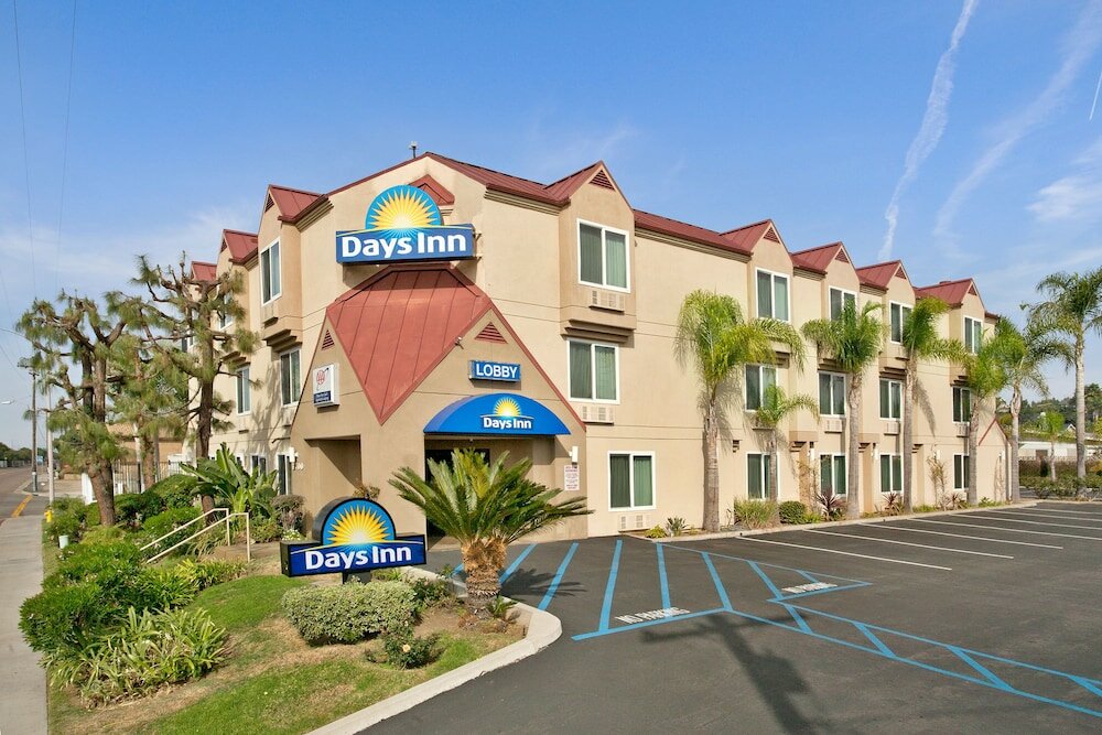 Фото Days Inn by Wyndham Carlsbad