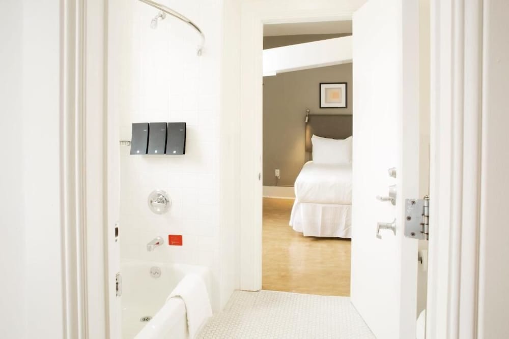 Фото The Herbert Hotel