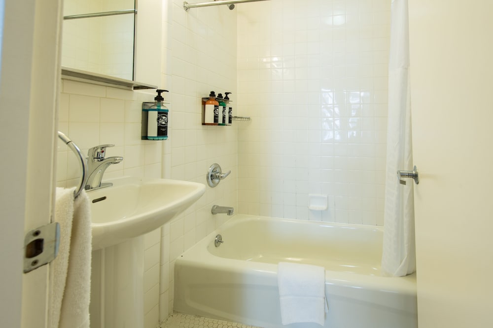 Фото The Herbert Hotel