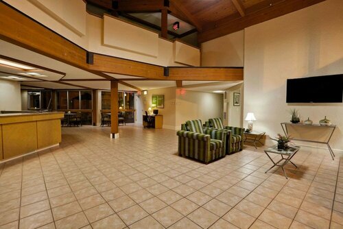Гостиница La Quinta Inn & Suites by Wyndham St. Pete-Clearwater Airpt в Клируотере