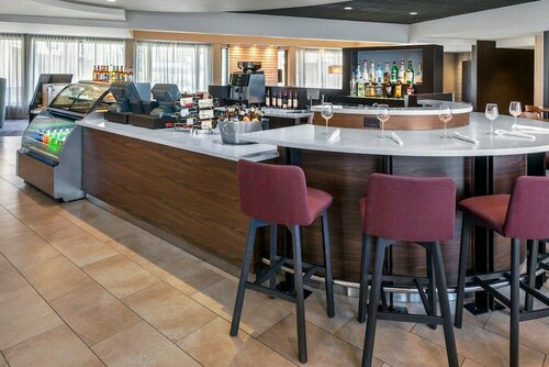 Гостиница Courtyard by Marriott Newark Liberty International Airport