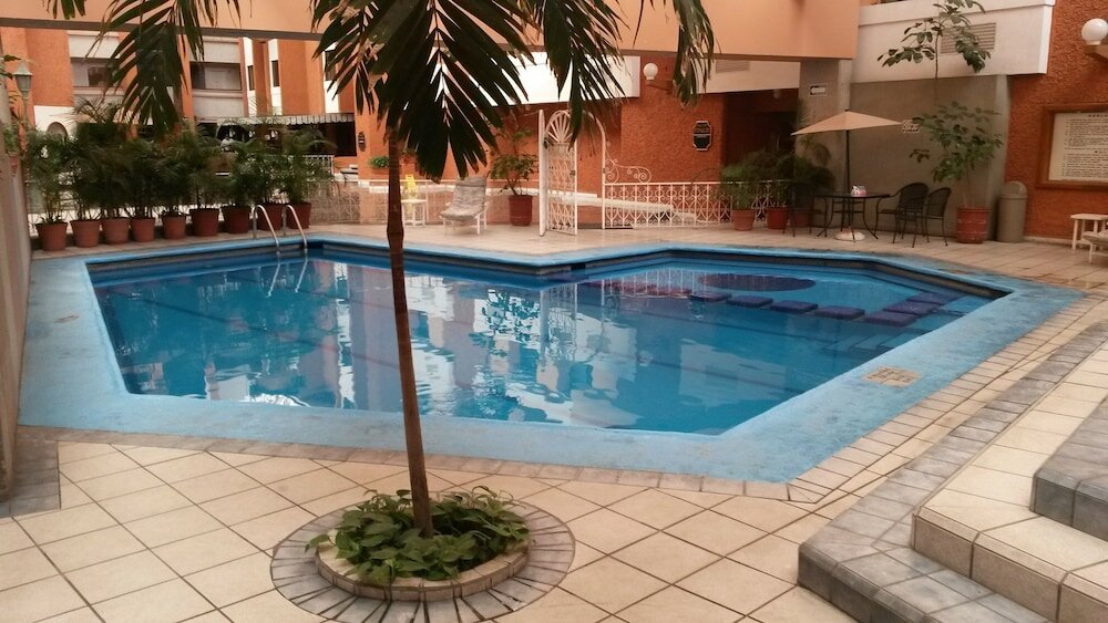 Фото Country Plaza