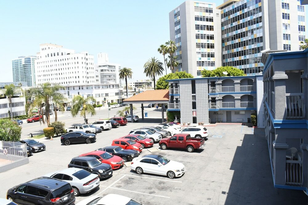 Фото Travelodge by Wyndham Long Beach Convention Center