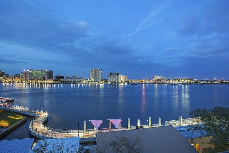 Гостиница Southbank Hotel by Marriott Jacksonville Riverwalk в Джэксонвилле